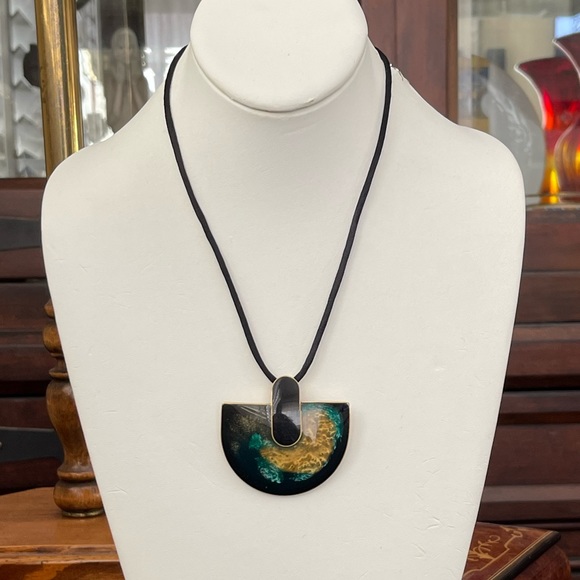 Art Deco style enameled brass pendant necklace - Picture 3 of 7
